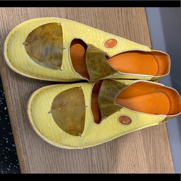 Eject Clogs - Picture 2 of 10